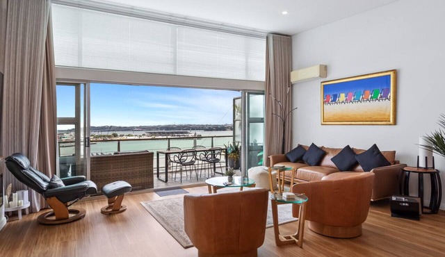 Harbour View 3-Bedroom on Iconic Princes Wharf