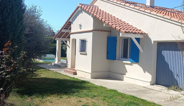 House with swimming pool and jacuzzi near Salon de Provence