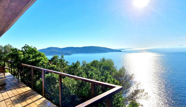 La Caouanne Lodges: Panoramic sea view at the Île du Levant naturist resort
