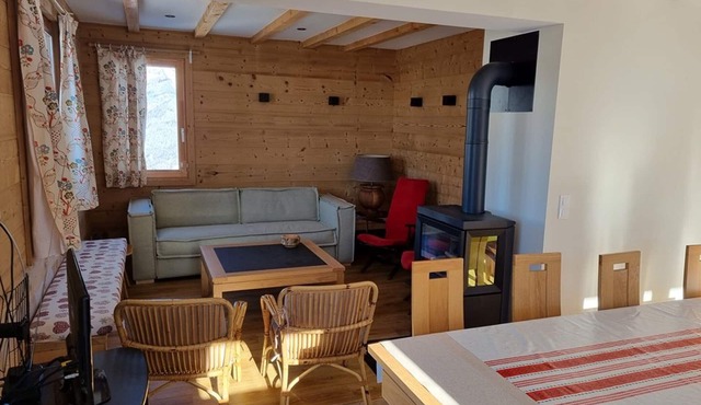 Large chalet for 11, 4 rooms, South, near ski