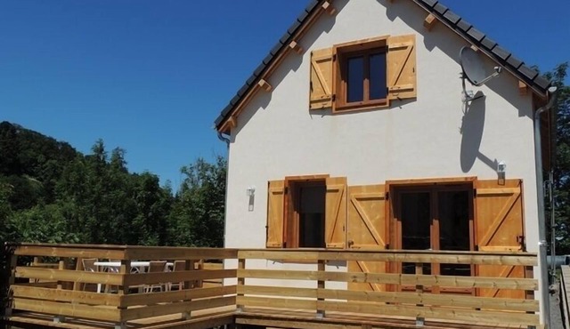 LE CHALET HUGO - BESSE AND SAINT ANASTAISE