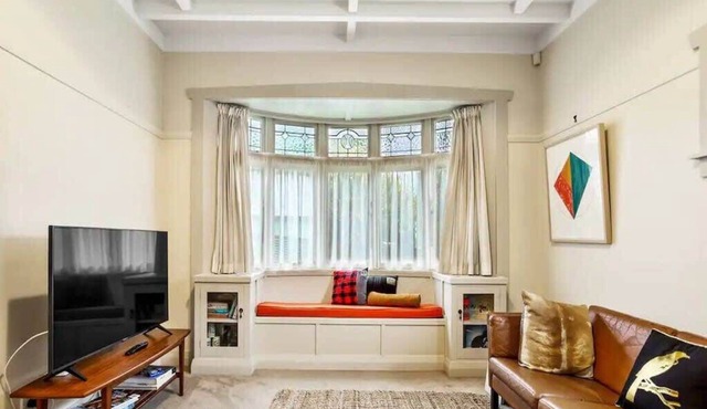 Lovely 3-Bedroom Home with Free Parking
