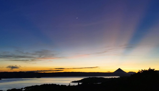 Lovely house fully equipped with the best view of the volcanos and the lake.