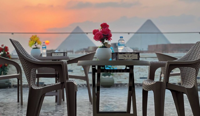 Luxury jacuzzi & pyramids view