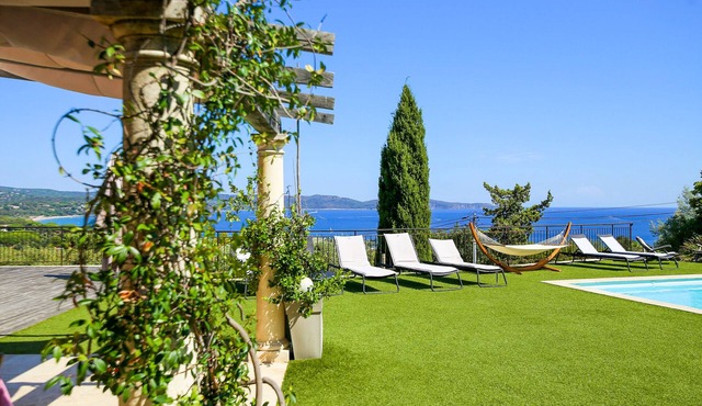 Luxury Villa in the Gulf of Saint-Tropez with a 29° Pool and Breathtaking Ocean Views!