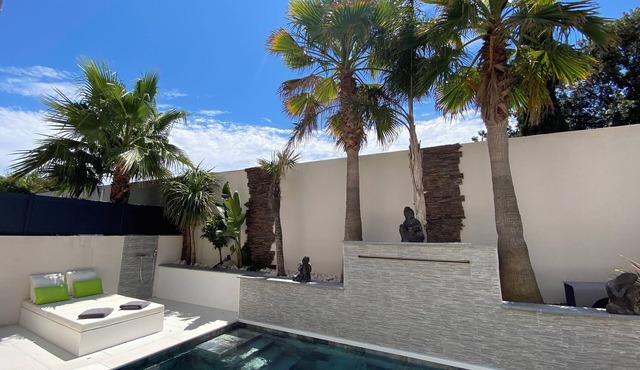 Magnificent contemporary air-conditioned villa with private pool close to the beach