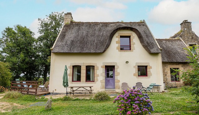 Maison "Ti Nevez" with Private Terrace, Garden, and Wi-Fi