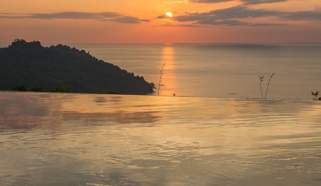 Million dollar Sunset Views and centrally located in Manuel Antonio