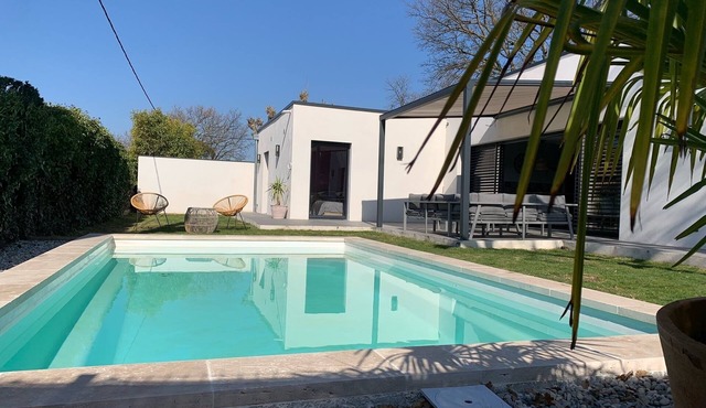 MODERN DETACHED VILLA WITH VIEWS OF MONT VENTOUX