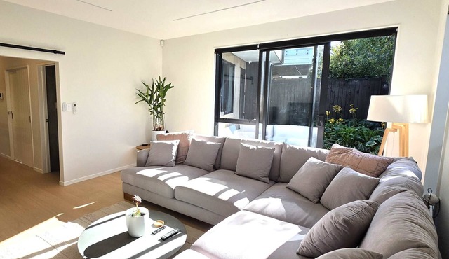 Modern 4BDR Coastal Luxury in Orakei