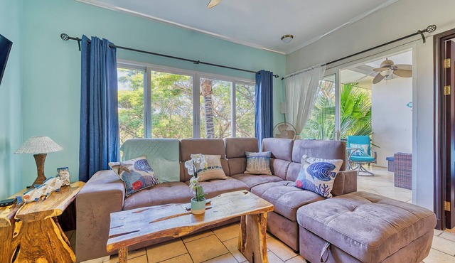 Modern Condo. Walking distance to Beach, Surfside Towers