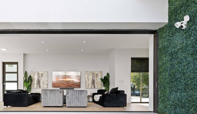 NEW 5BR 4.5BA Sleeps 16, Pool, Ping Pong, Rooftop and More!