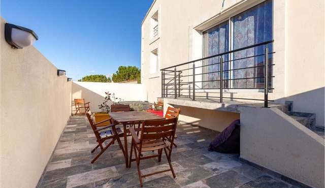 Nice Apartment In Eyragues With Wifi