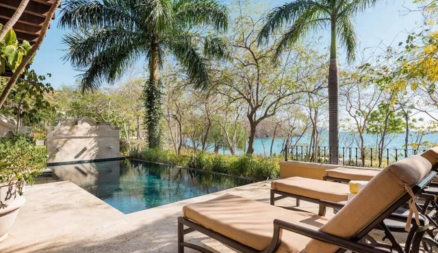 Oceanfront Villa with Pool and Beach Club Access - Casa Tom