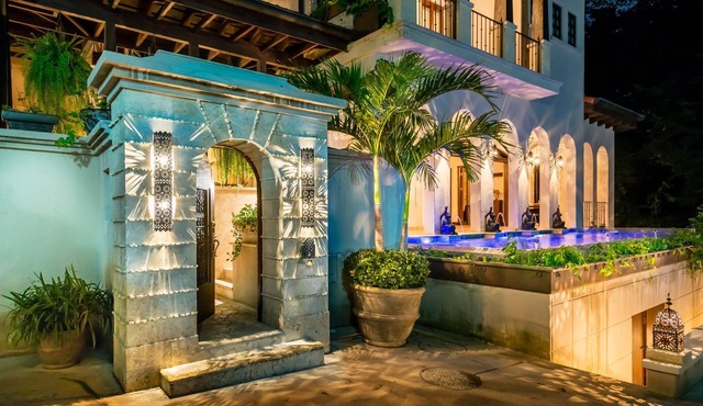 Oceanside Villa with Pool and Terrace - Casa Sonrisa