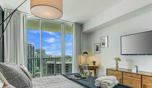 Panoramic Studio Suite with Bay & City Views