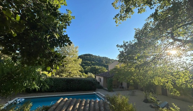Peaceful * holiday home in Provence with private pool and views of Ménerbes