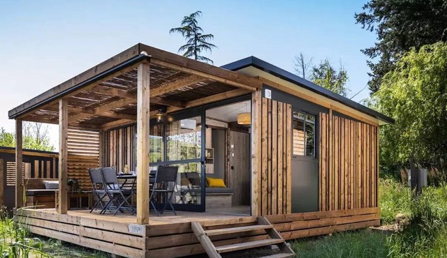 Premium 3-Room Chalet for 4–5 People, Air-Conditioned + TV
