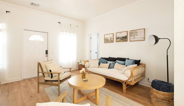 Prime Location + Pool + Sleeps 10 -> Luxe Miami Oasis Home