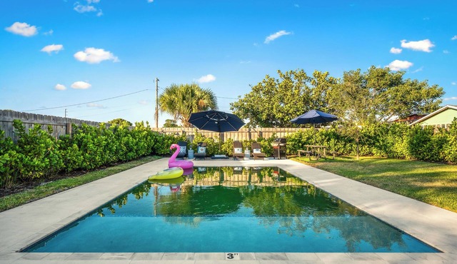 Private Pool - Fenced Yard - Privacy - Parking - Laundry - Convenient Location