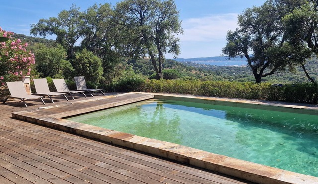 Propriété au Calme Avec Très Belle vue sur Saint Tropez