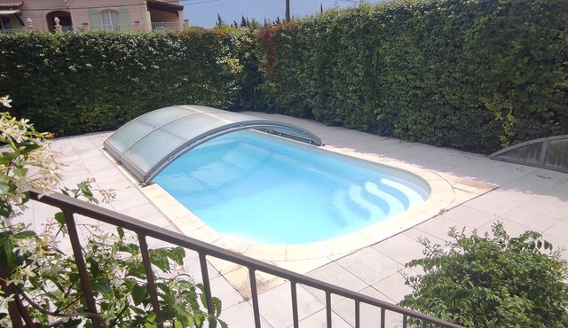 Provence house with indoor swimming pool