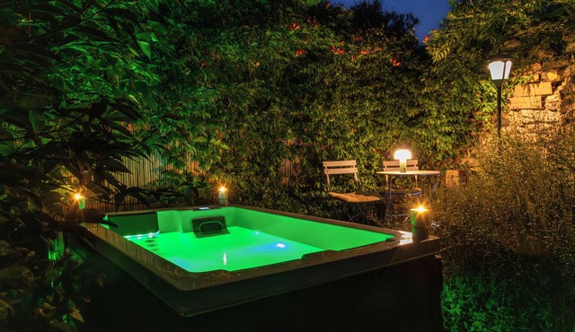 Romantic room in a presbytery with private spa near Carcassonne