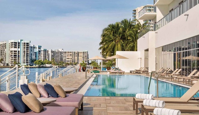 Steps from Hollywood Beach + Rooftop Pool. Bar.