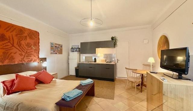 Studio au coeur d'Eygalières avec terrasse privée