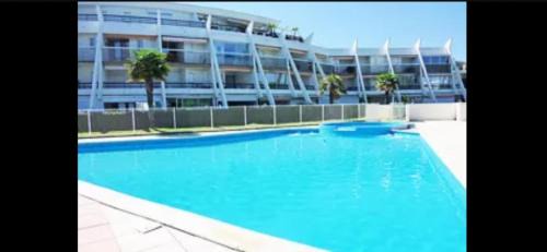 Studio piscine plages à pied