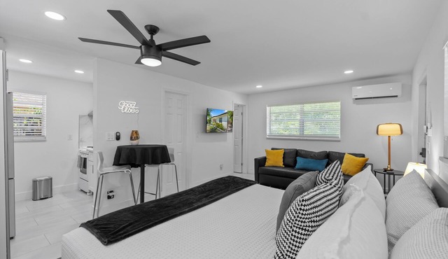 Studio w Peacocks Managed by BNR Vacation Rentals