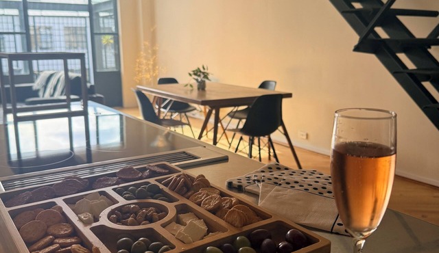 Stylish New York-Style Loft in Parnell Spacious Auckland Escape with parking.