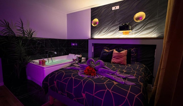 Suites Sensorielles - Love Room Spa - Jacuzzi - Sauna - Cinéma