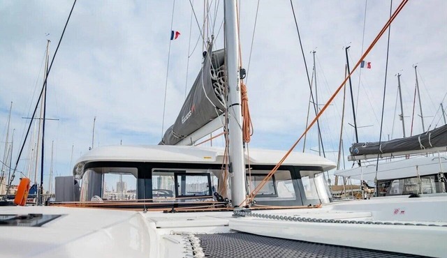 Sun-Kissed Sailing Adventure in Puerto de Toulon