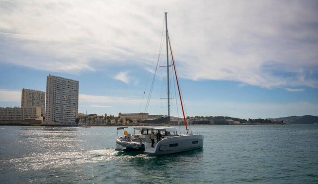 Sun-Kissed Sailing Adventure in Puerto de Toulon