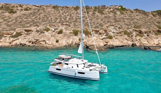 Sun-Kissed Sailing Adventure in Puerto de Toulon
