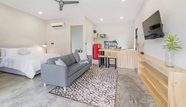 Surfer's Paradise 1bed, 1bath