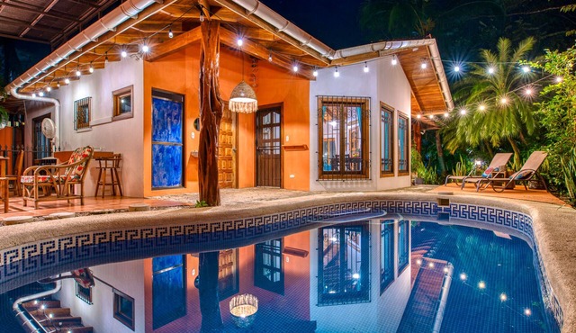 Tropical Oasis, Steps From Beach, Cafés, Shops. Private Pool. Walk Everywhere.