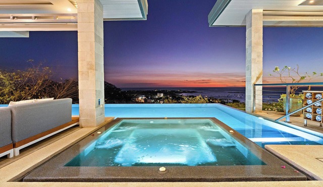 Ultimate Luxury Villa: Hot Tub, Gourmet Kitchen & Stunning Ocean Views - Fully Staffed