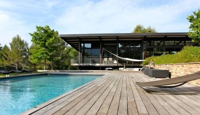 Unique and modern villa with breathtaking view on Ste Victoire