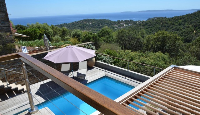Villa Gaou Benat 2 levels independant. 10 people sea ​view heated pool