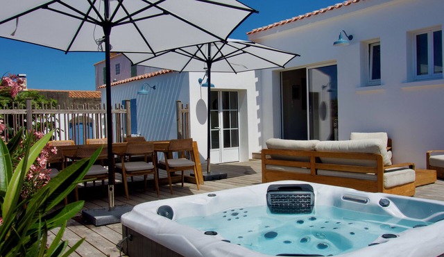 Villa Ker Tesson: Private Jacuzzi, Port 700m, Fisherman's House, 10 guests