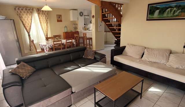 villa with swimming pool 3 minutes walk from the beach with wiffi parking 4p
