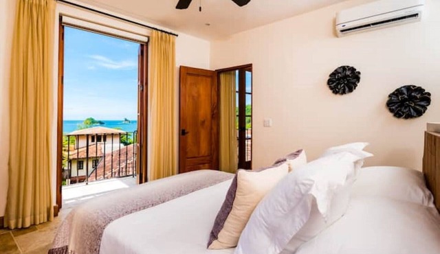 Walk to the Beach with Ocean View and Balcony - 31 Plaza Central