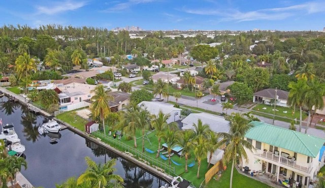 Waterfront Paradise! The perfect family gathering! Pool! Soccer-Basketball-Golf!