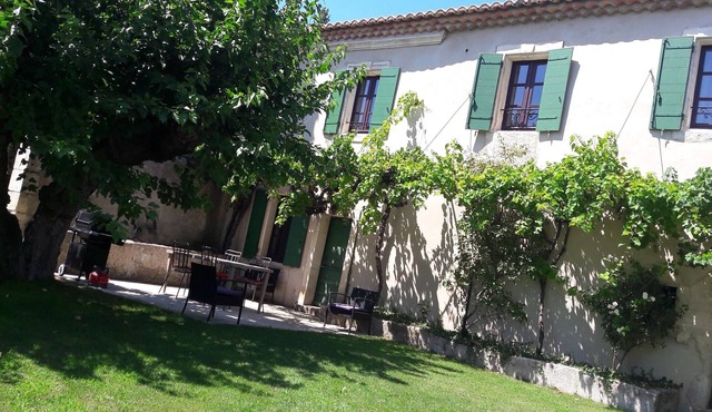 XVIIIth Century fully renovated Provencal farmhouse in Maussane-les-Alpilles