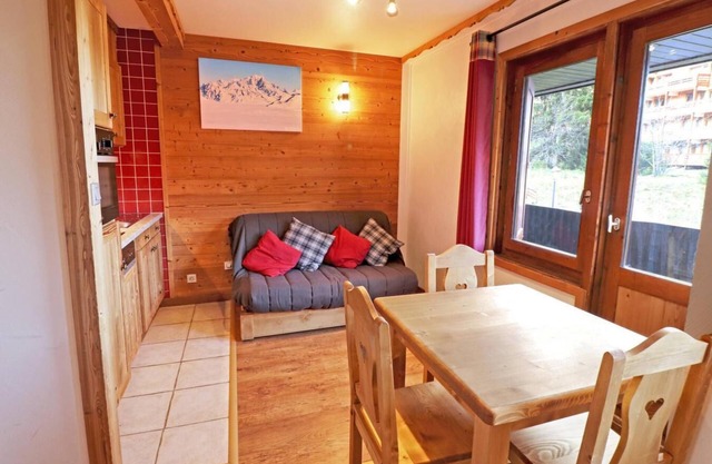10m from ski slopes, 1st floor, balcony, ski locker, 20m², Méribel-Mottaret