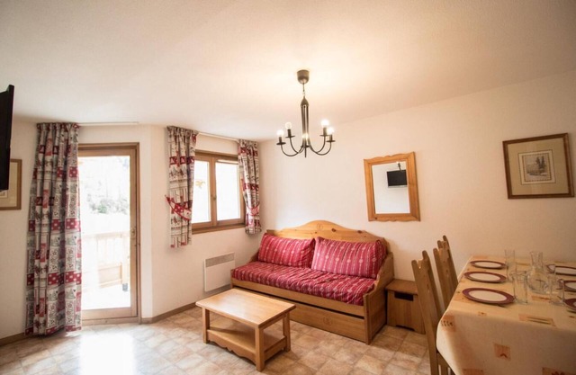 10m from ski slopes, 1st floor, balcony, parking, tv, ski locker, 40m², Val Cenis