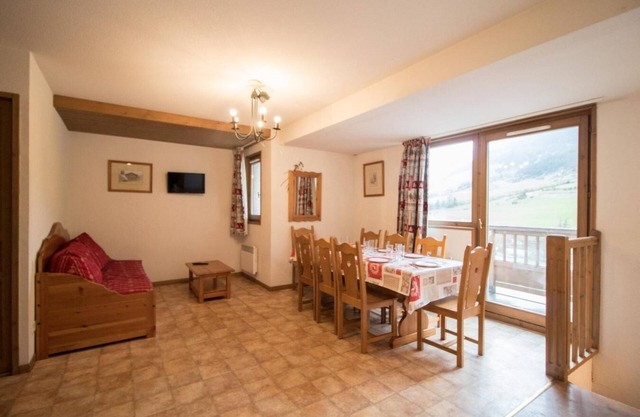 10m from ski slopes, view mountain, terrace, parking, tv, ski locker, 63m², Val Cenis