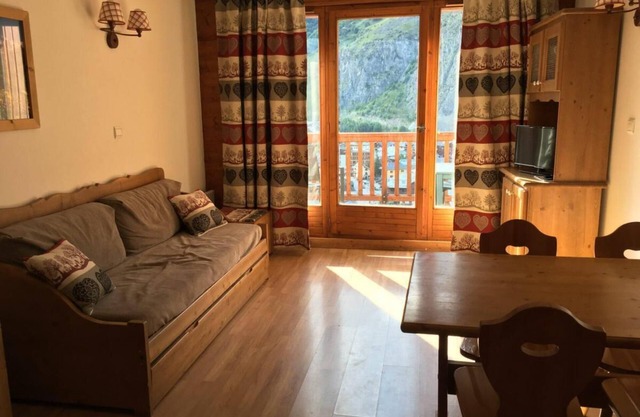 150m from ski slopes, 2nd floor, balcony, ski locker, 31m², Valloire